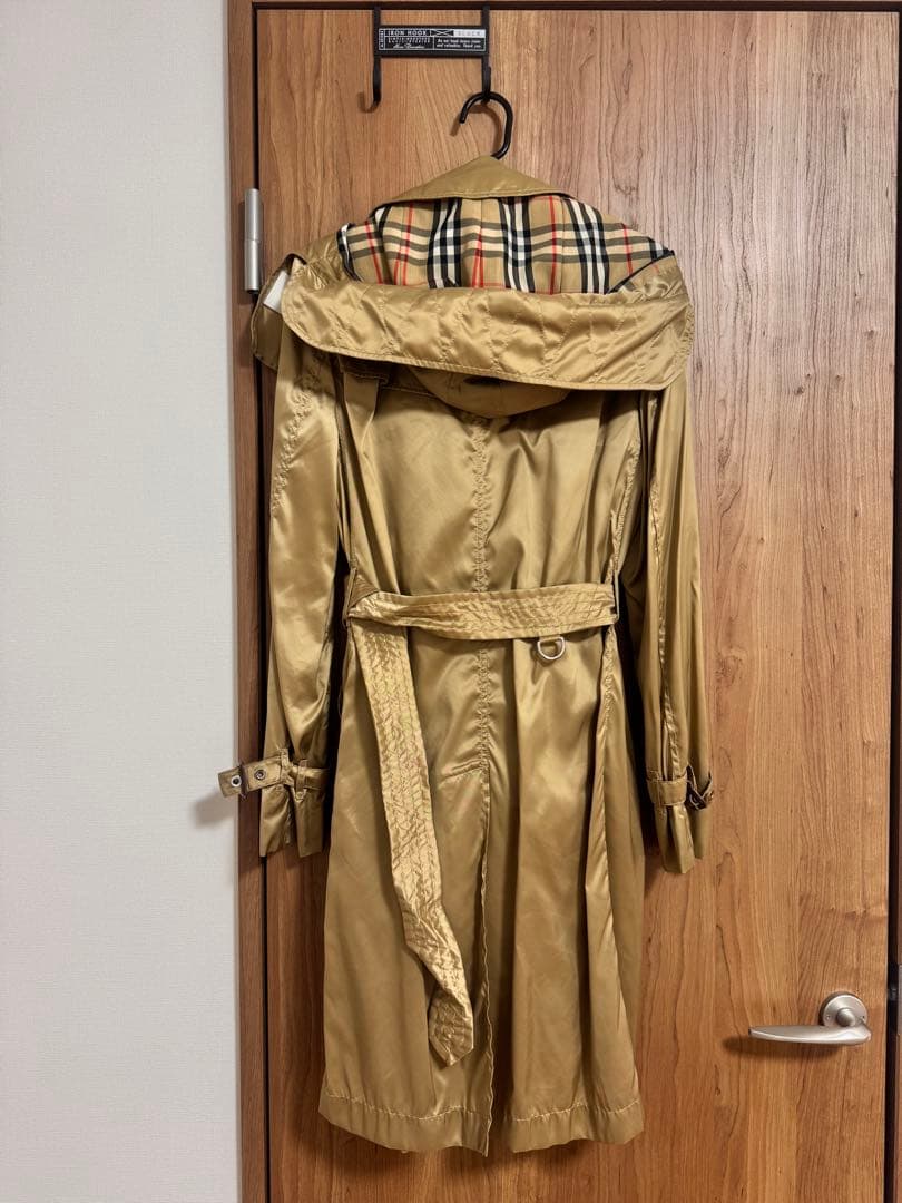 バーバリー　ゴールド トレンチコート ベルト付き