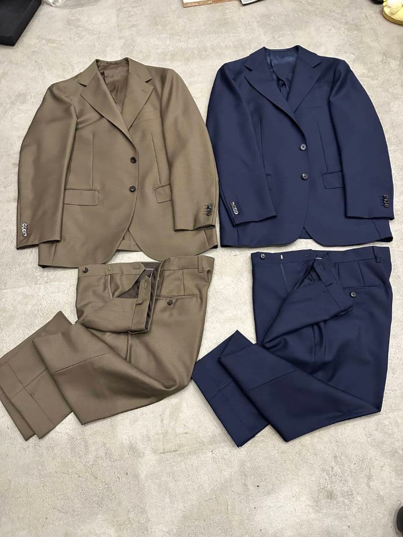 【新品2着+オマケ靴セット】ユニバーサルランゲージ 高級生地のスーツ