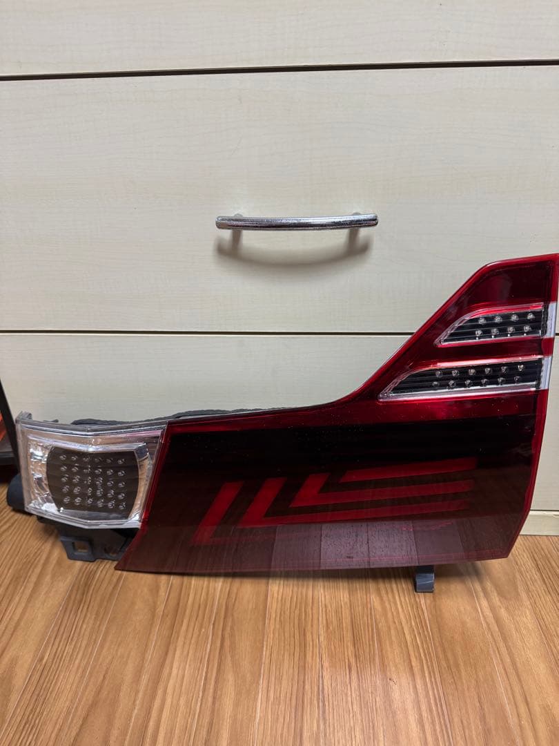 アルファード10系後期　ワンオフテールランプ