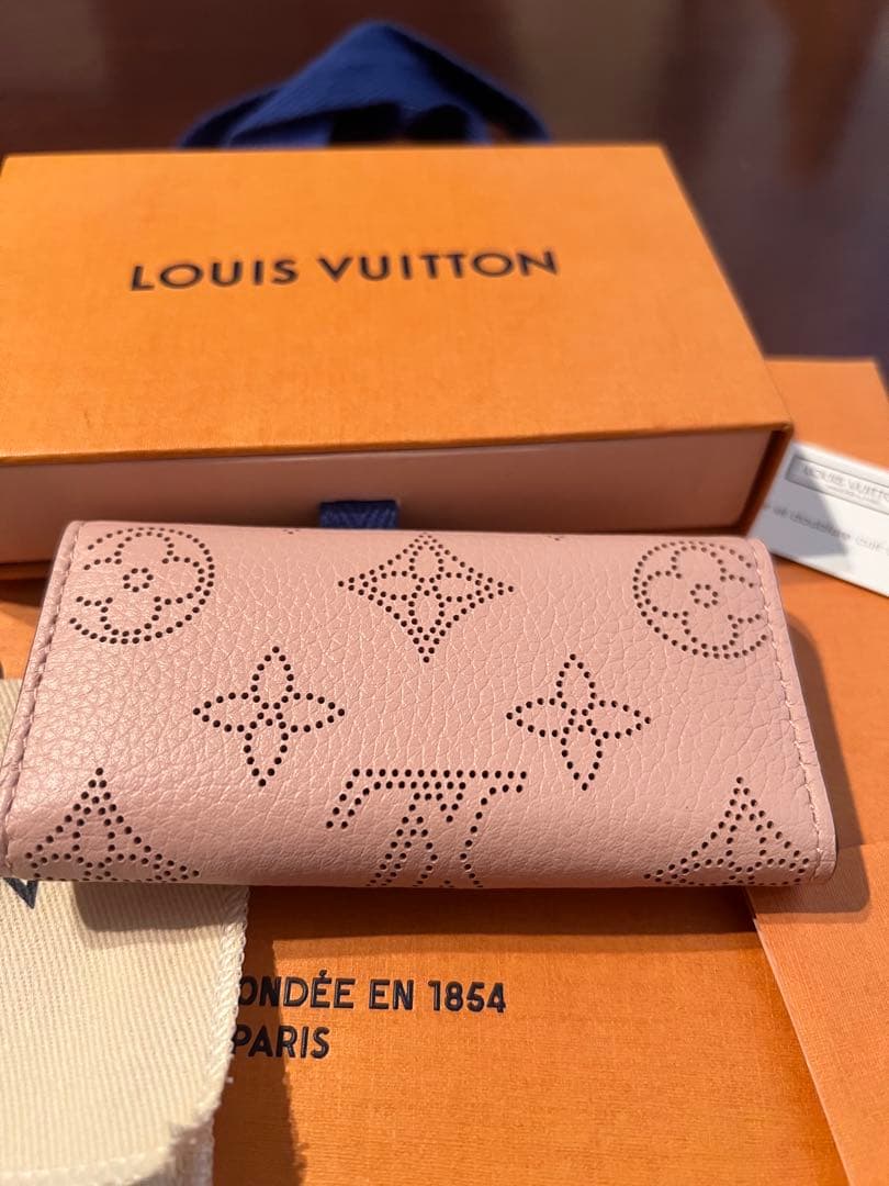 【新品未使用】ルイヴィトン　マヒナ　ミュルティクレ4 ヴィトン　純正　キーケース