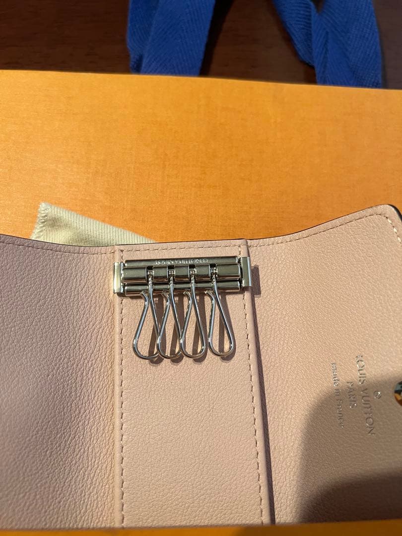 【新品未使用】ルイヴィトン　マヒナ　ミュルティクレ4 ヴィトン　純正　キーケース