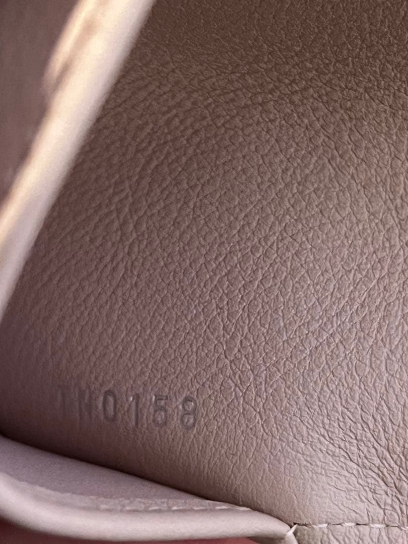 【新品未使用】ルイヴィトン　マヒナ　ミュルティクレ4 ヴィトン　純正　キーケース