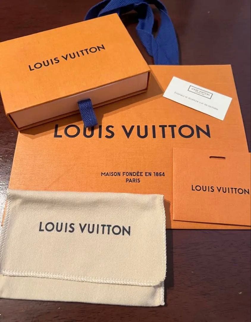 【新品未使用】ルイヴィトン　マヒナ　ミュルティクレ4 ヴィトン　純正　キーケース