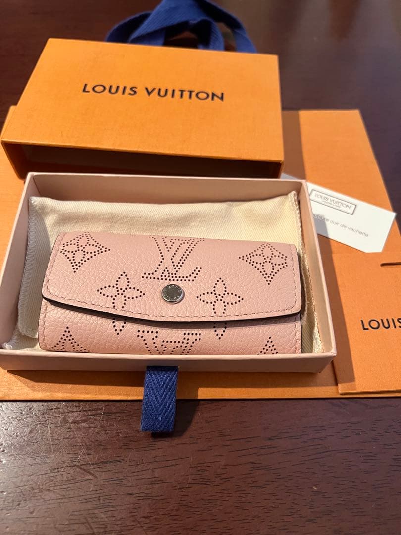 【新品未使用】ルイヴィトン　マヒナ　ミュルティクレ4 ヴィトン　純正　キーケース