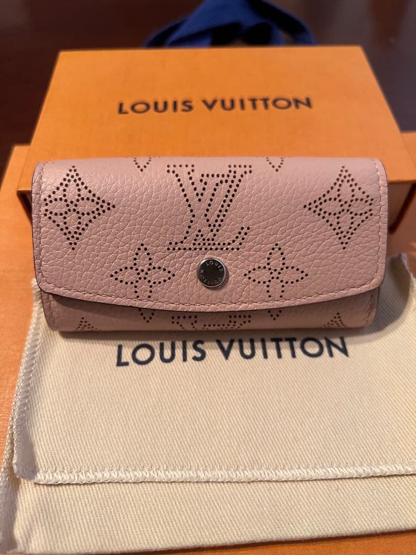 【新品未使用】ルイヴィトン　マヒナ　ミュルティクレ4 ヴィトン　純正　キーケース