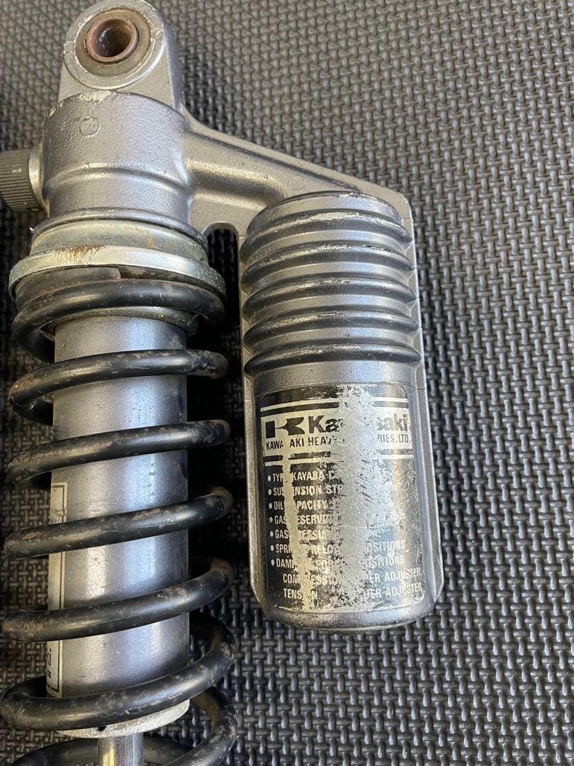 ゼファー400 純正　リヤサス　当時物　絶版　希少　リアショック