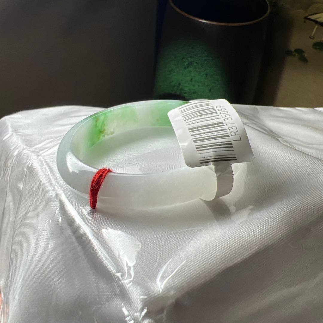 純天然本翡翠バングル 緑と白のグラデーションが美しい