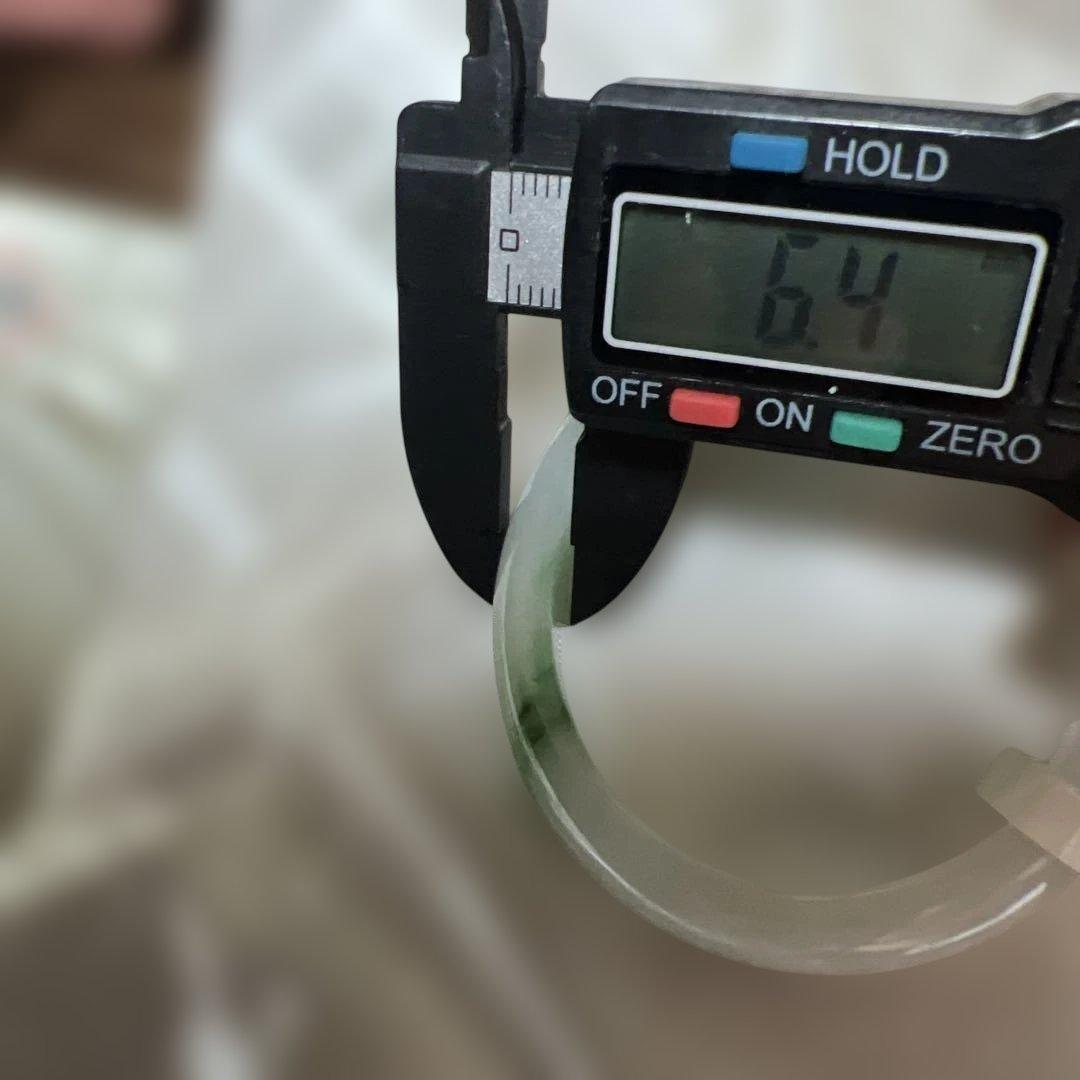 純天然本翡翠バングル 緑と白のグラデーションが美しい