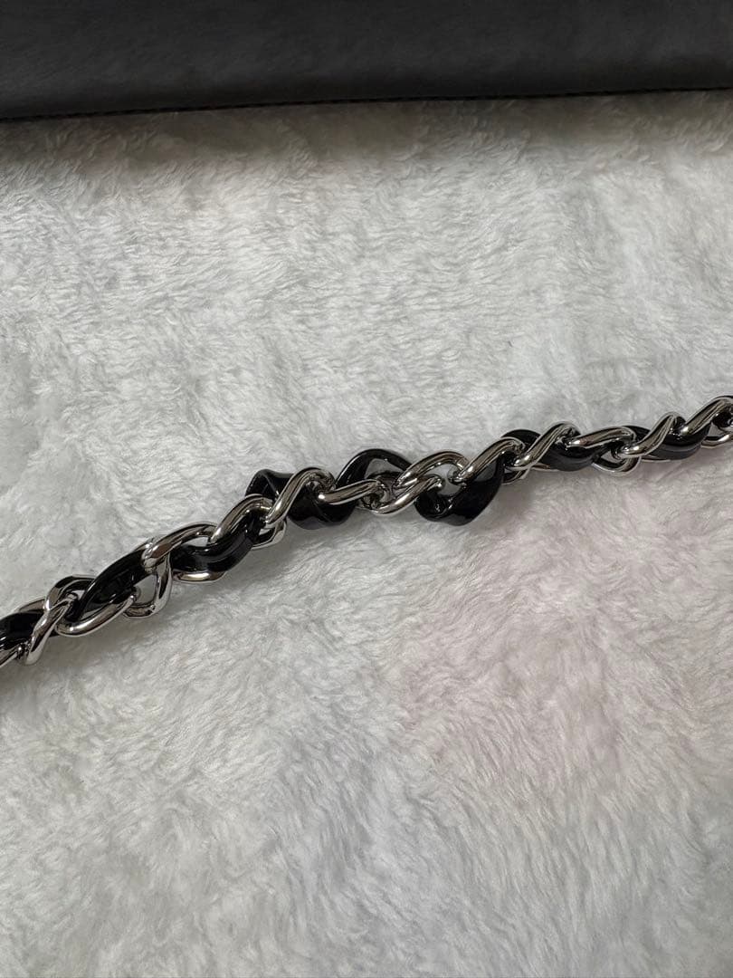 riu エナメルキルティングフォーンバック　ブラック