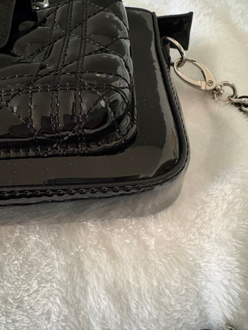 riu エナメルキルティングフォーンバック　ブラック