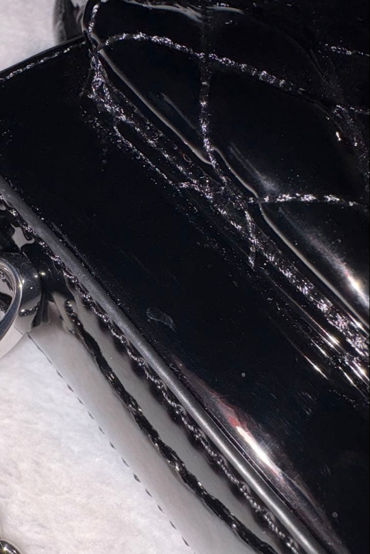 riu エナメルキルティングフォーンバック　ブラック