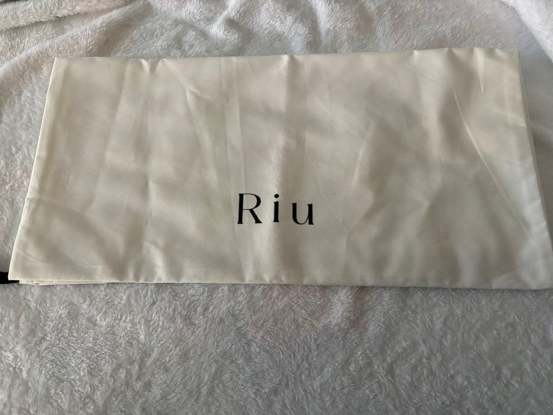 riu エナメルキルティングフォーンバック　ブラック