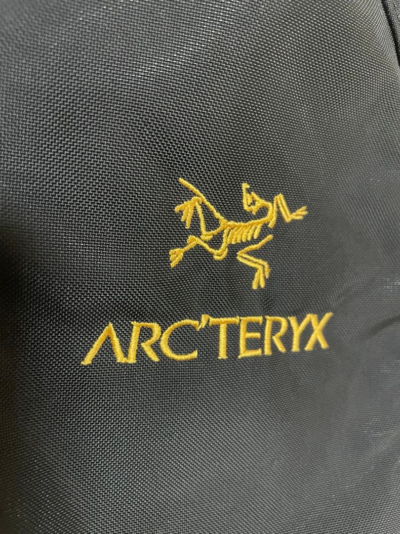 [初期モデル] アークテリクス Arc’teryx クイバー (すり傷有り)