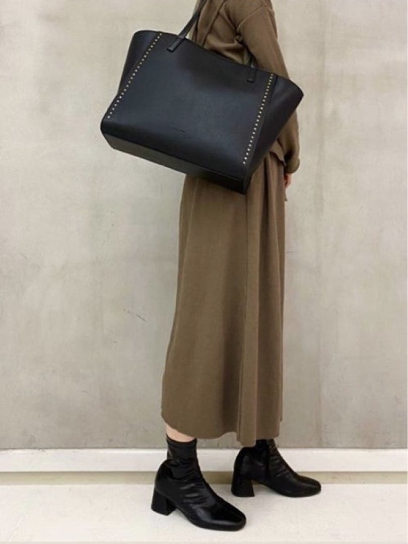 【新品未使用】サマンサタバサ　スタッズトートバック　A4サイズ　大容量　黒