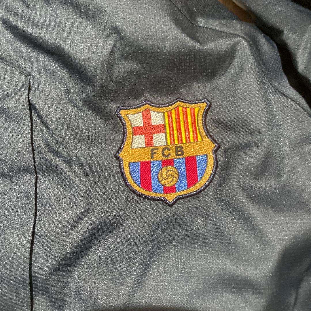 バルセロナ　ナイキ　サッカー　ベンチコート　防寒　防風