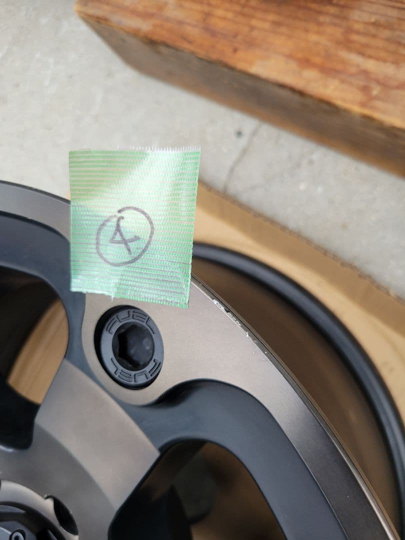 【今だけ大幅値下げ】FUEL 17インチホイール４本セット