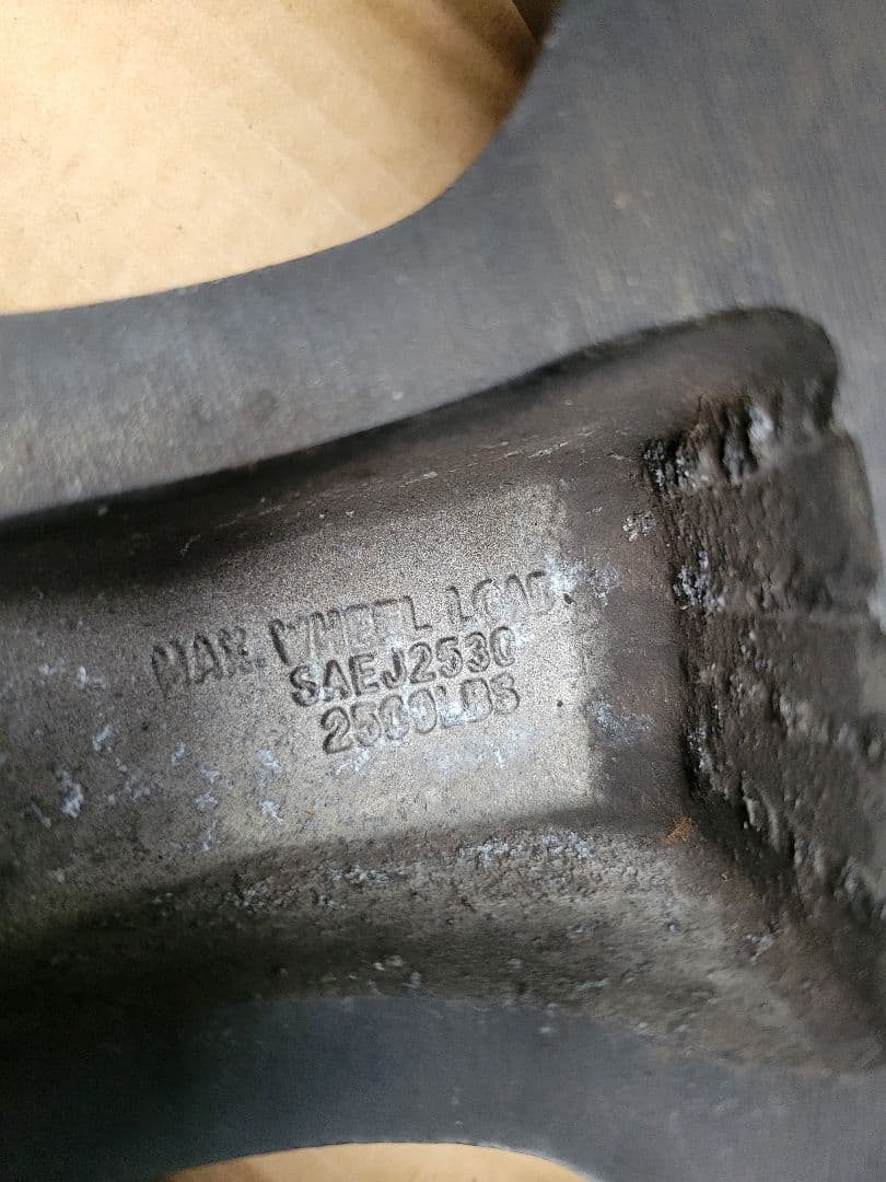 【今だけ大幅値下げ】FUEL 17インチホイール４本セット