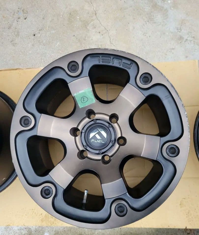 【今だけ大幅値下げ】FUEL 17インチホイール４本セット