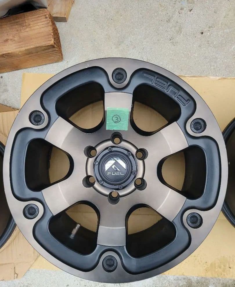 【今だけ大幅値下げ】FUEL 17インチホイール４本セット