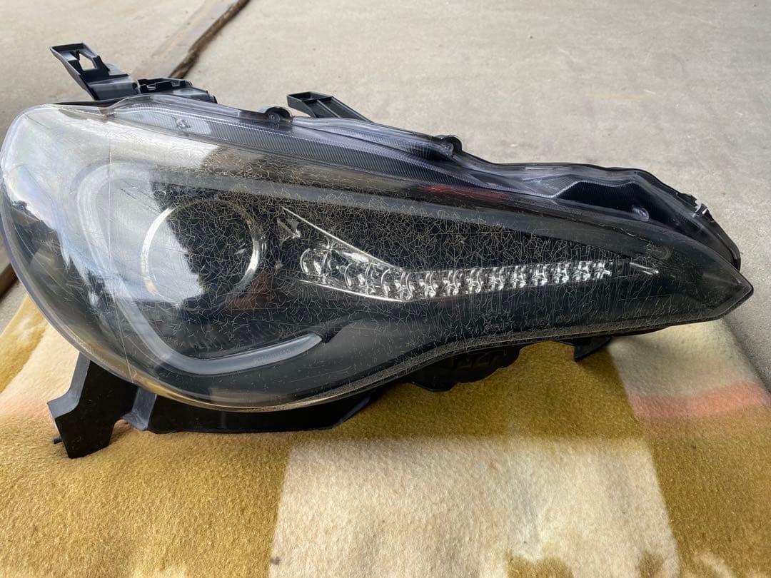 86 クリスタルアイLEDヘッドライト