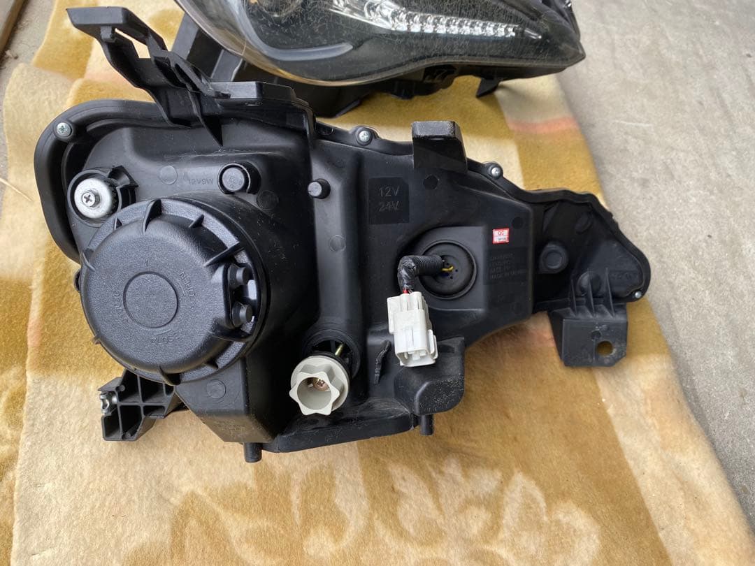 86 クリスタルアイLEDヘッドライト