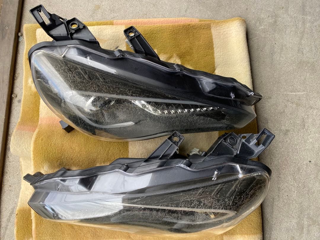 86 クリスタルアイLEDヘッドライト