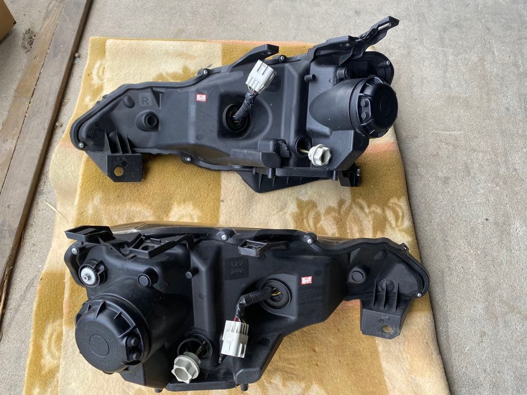 86 クリスタルアイLEDヘッドライト