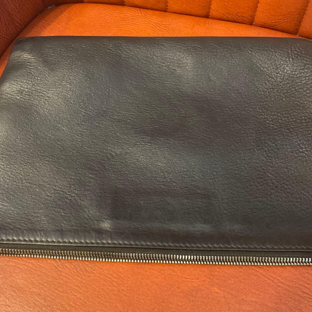 BALENCIAGA バレンシアガ エブリデイ　クラッチバッグ A4収納可能