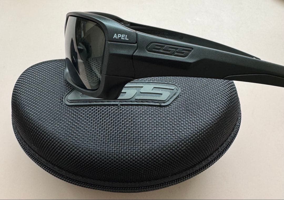 ESS スポーツサングラス ケース付き