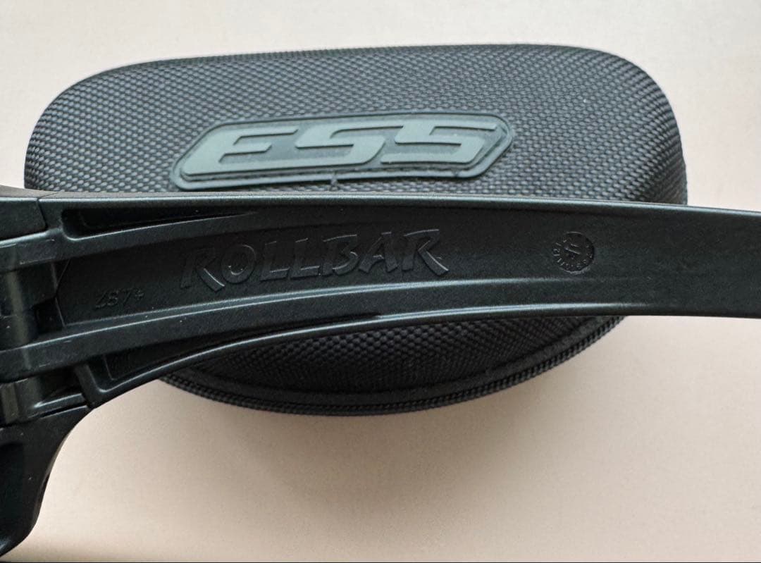 ESS スポーツサングラス ケース付き