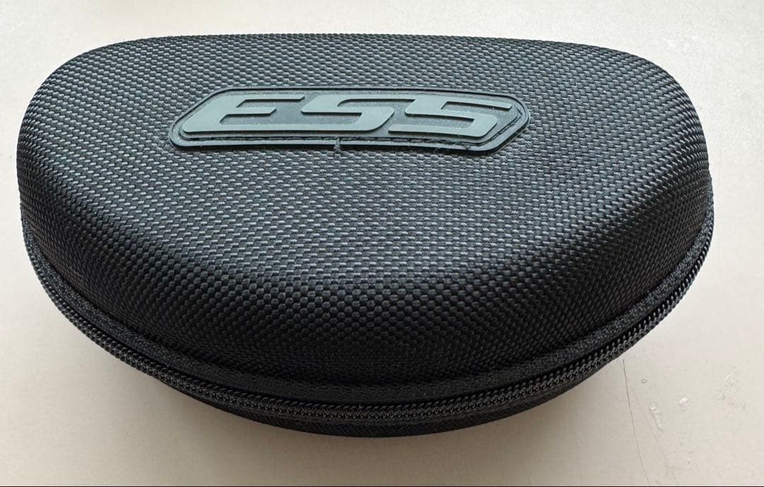 ESS スポーツサングラス ケース付き
