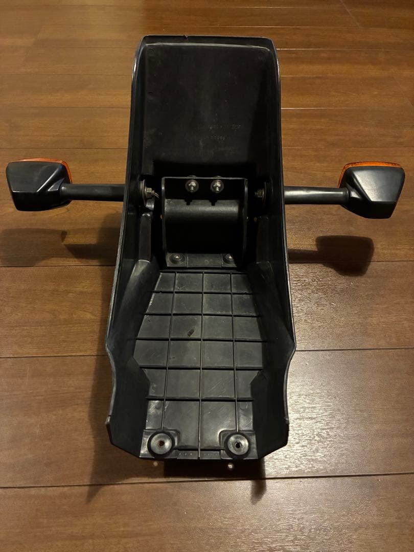 Kawasaki GPz750F 純正リヤフェンダー