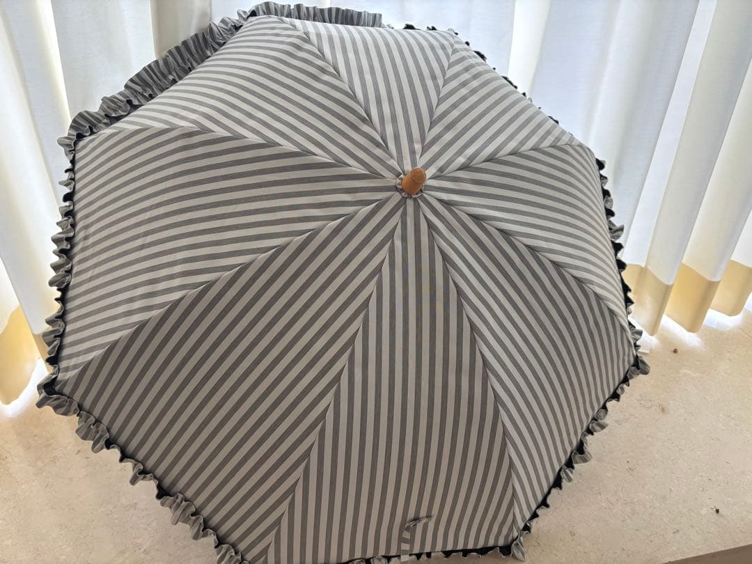 ストライプ柄フリル付き日傘　サンバリア100