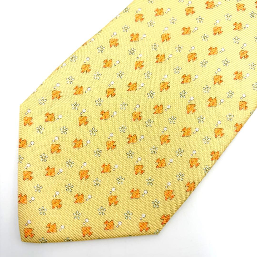【未使用タグ付き】フェラガモ ネクタイ 金魚&小花柄シルク ラインイエロー