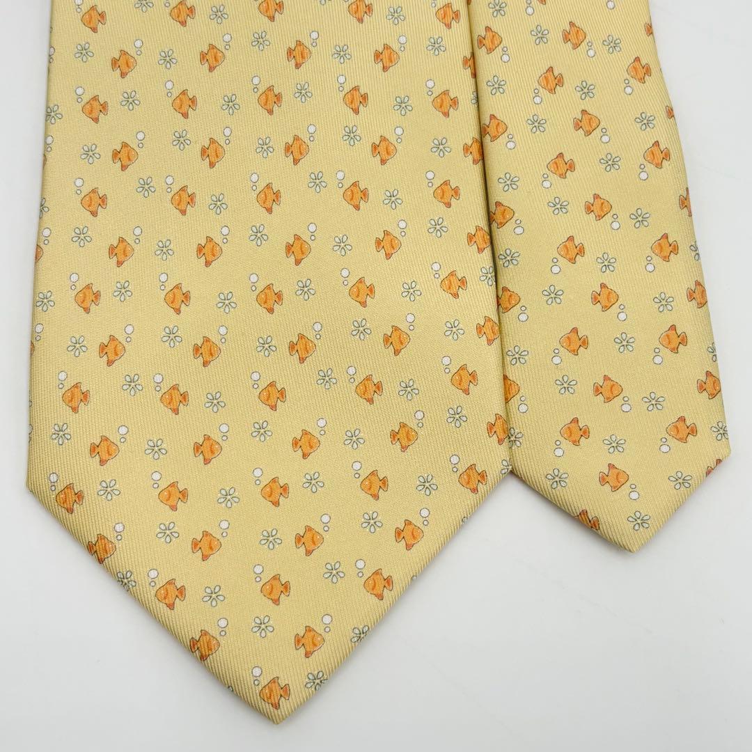 【未使用タグ付き】フェラガモ ネクタイ 金魚&小花柄シルク ラインイエロー