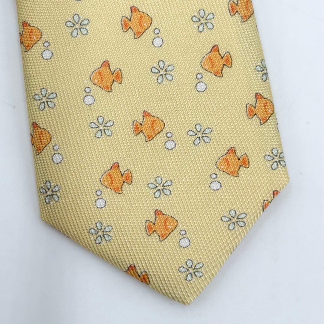 【未使用タグ付き】フェラガモ ネクタイ 金魚&小花柄シルク ラインイエロー