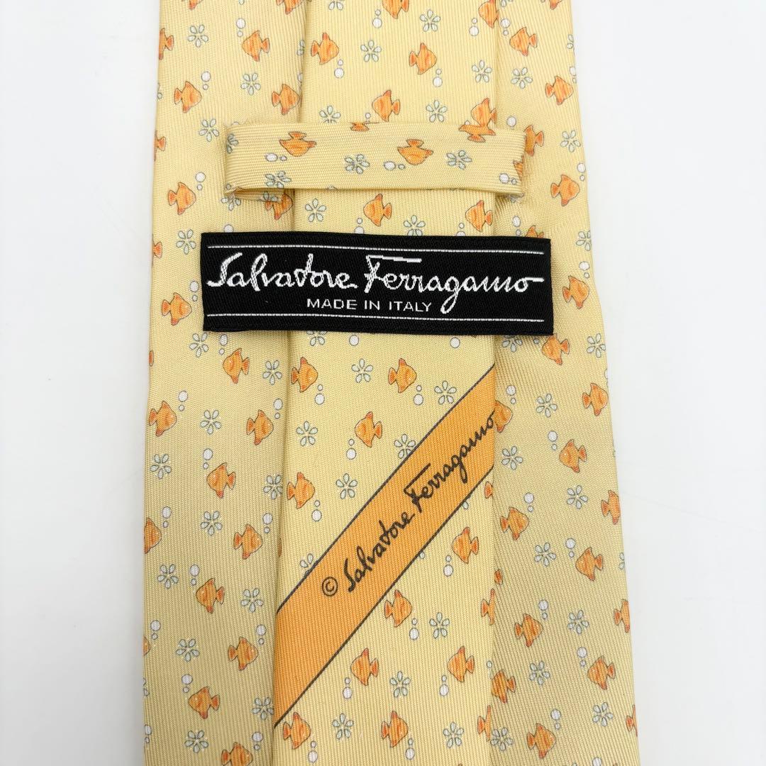 【未使用タグ付き】フェラガモ ネクタイ 金魚&小花柄シルク ラインイエロー