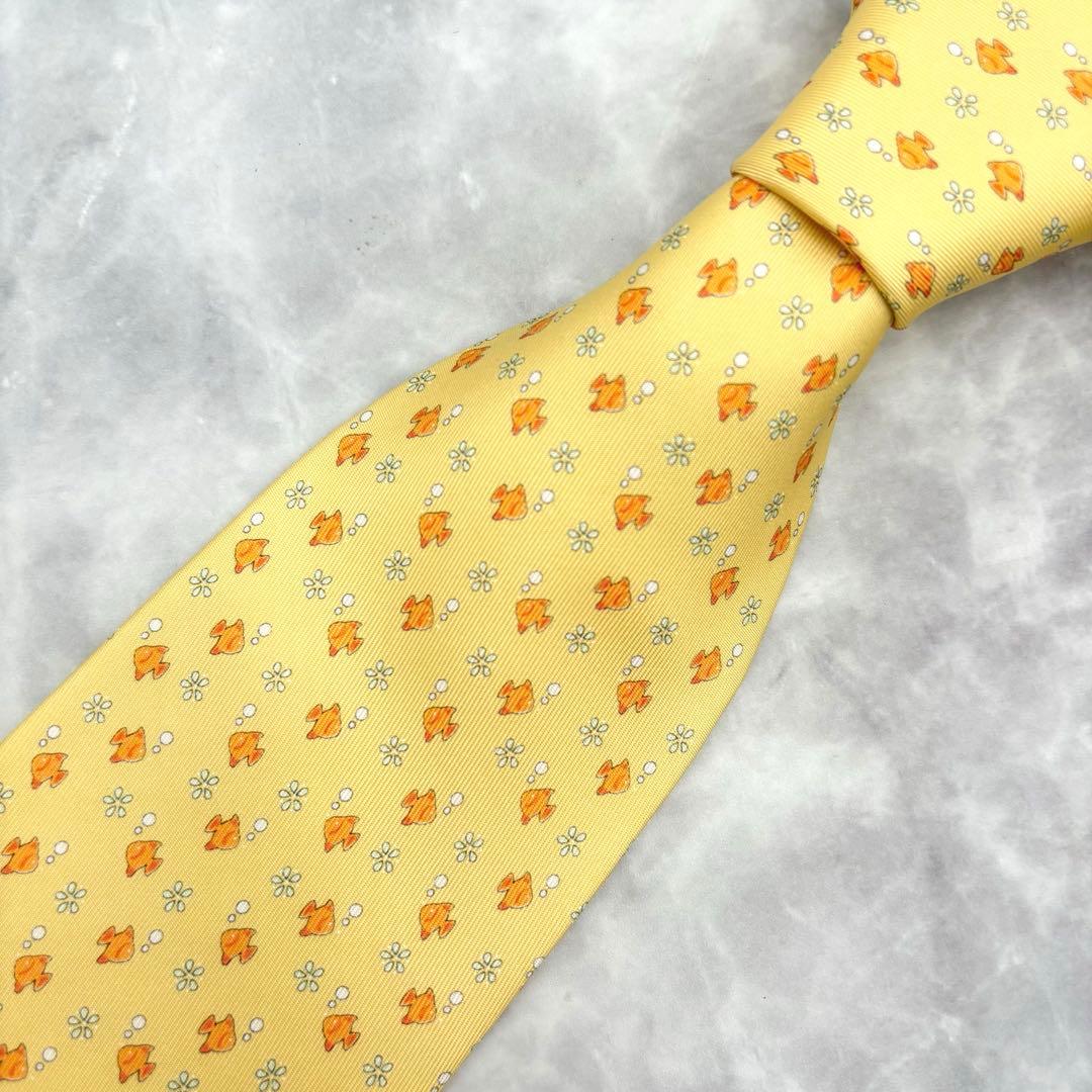 【未使用タグ付き】フェラガモ ネクタイ 金魚&小花柄シルク ラインイエロー