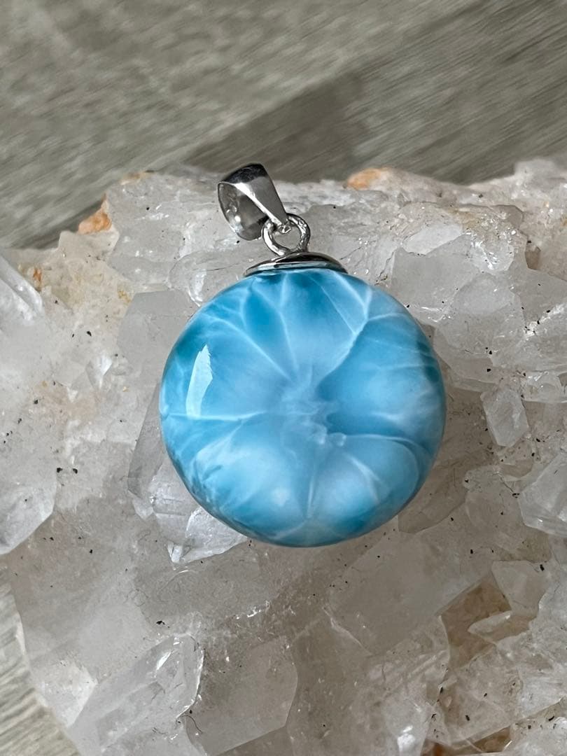 天然石ラリマー☆高品質！まる型ペンダントトップ☆レアな丸型＆両面違う模様が素敵！