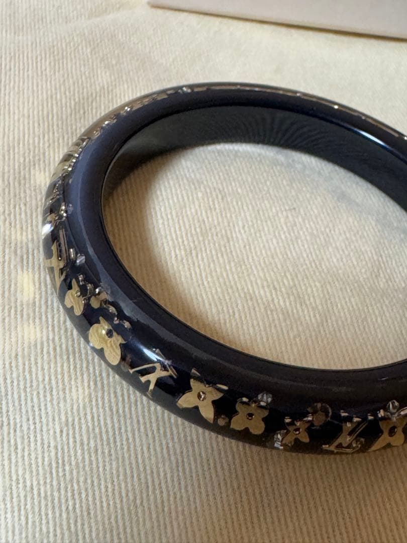 明日美　Louis Vuitton アンクルージョン バングル ブラック