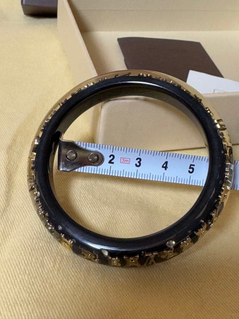 明日美　Louis Vuitton アンクルージョン バングル ブラック