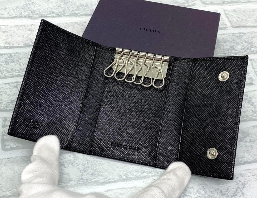【 新品未使用 】PRADA  6連キーケース サフィアーノレザー 三角プレート