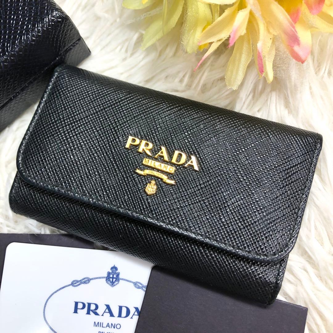 【極美品】PRADA キーケース 6連　メタルロゴ サフィアーノレザー ブラック