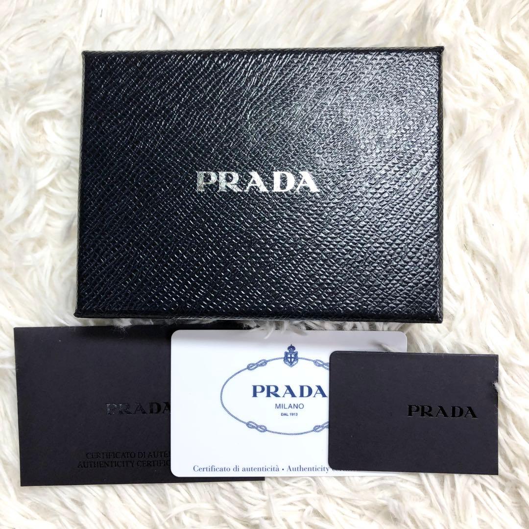 【極美品】PRADA キーケース 6連　メタルロゴ サフィアーノレザー ブラック