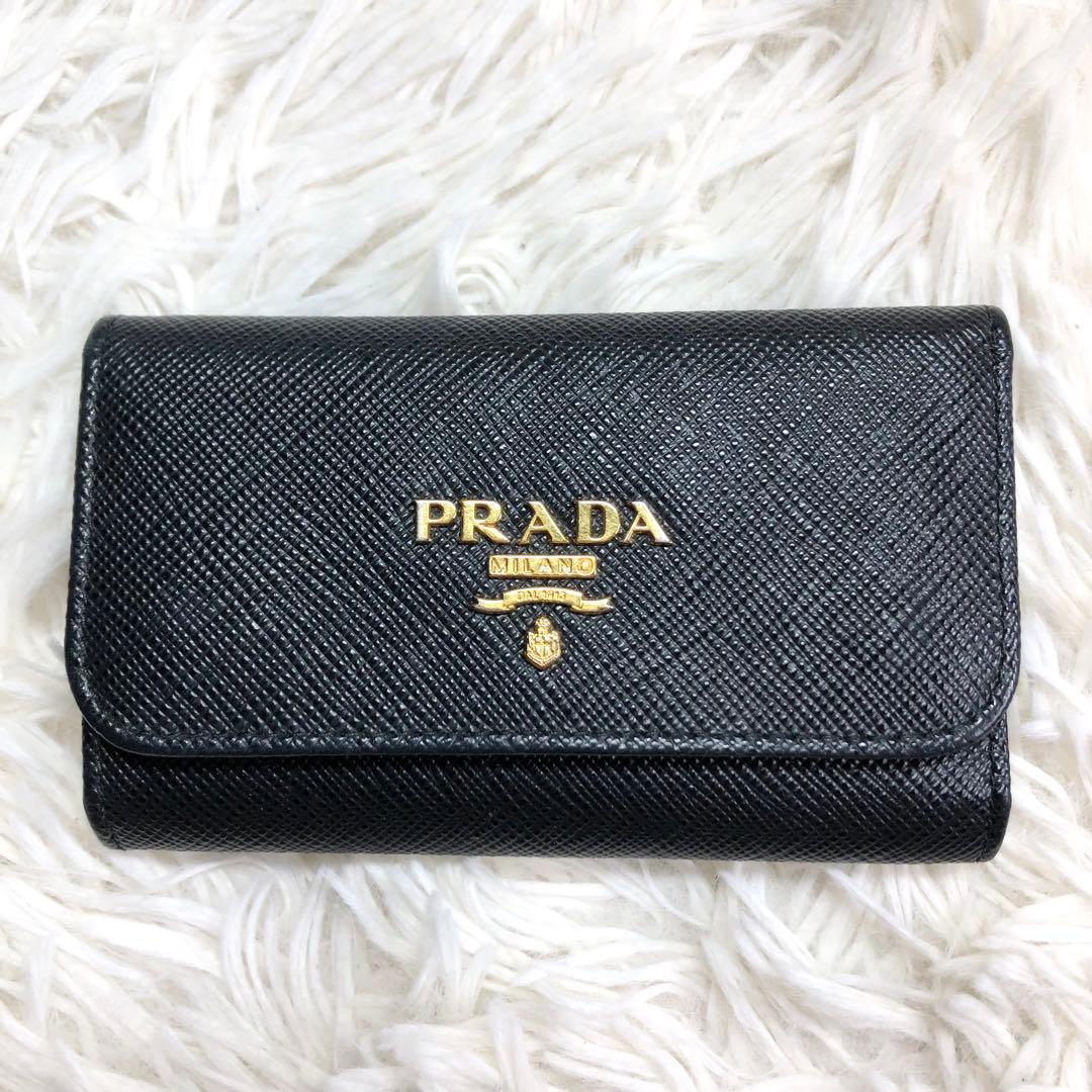 【極美品】PRADA キーケース 6連　メタルロゴ サフィアーノレザー ブラック