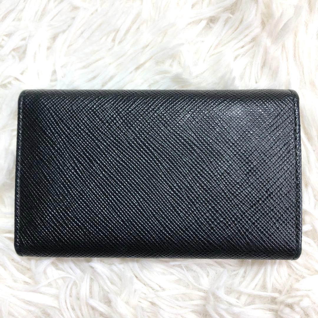 【極美品】PRADA キーケース 6連　メタルロゴ サフィアーノレザー ブラック