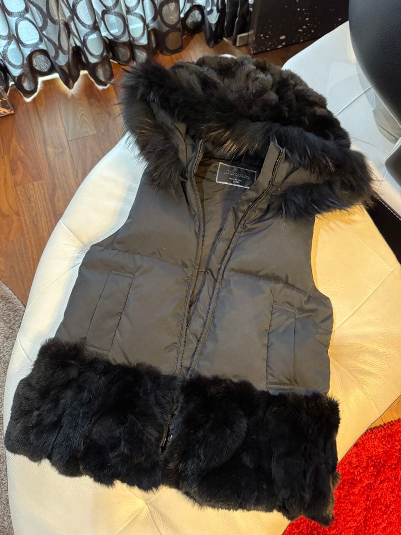 専用ダイアグラム　サイズ36 黒いフード付きダウンベスト・希少❤️リアルファー付き