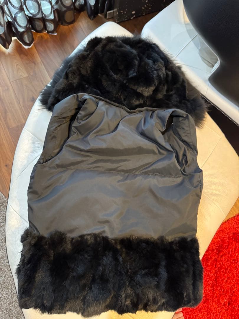 専用ダイアグラム　サイズ36 黒いフード付きダウンベスト・希少❤️リアルファー付き