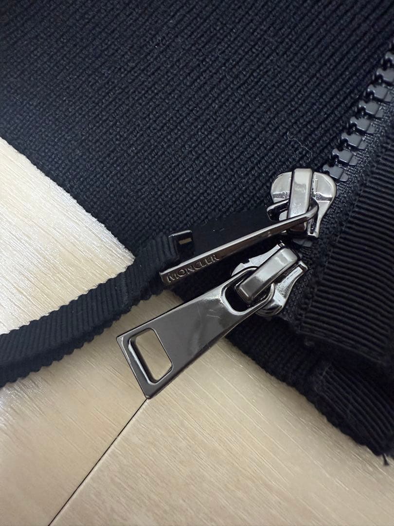 モンクレール　ニットダウン