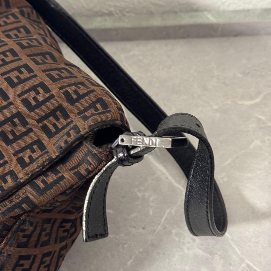 【美品】FENDI フェンディ マンマバケット ズッカ柄 ショルダーバッグ 茶系